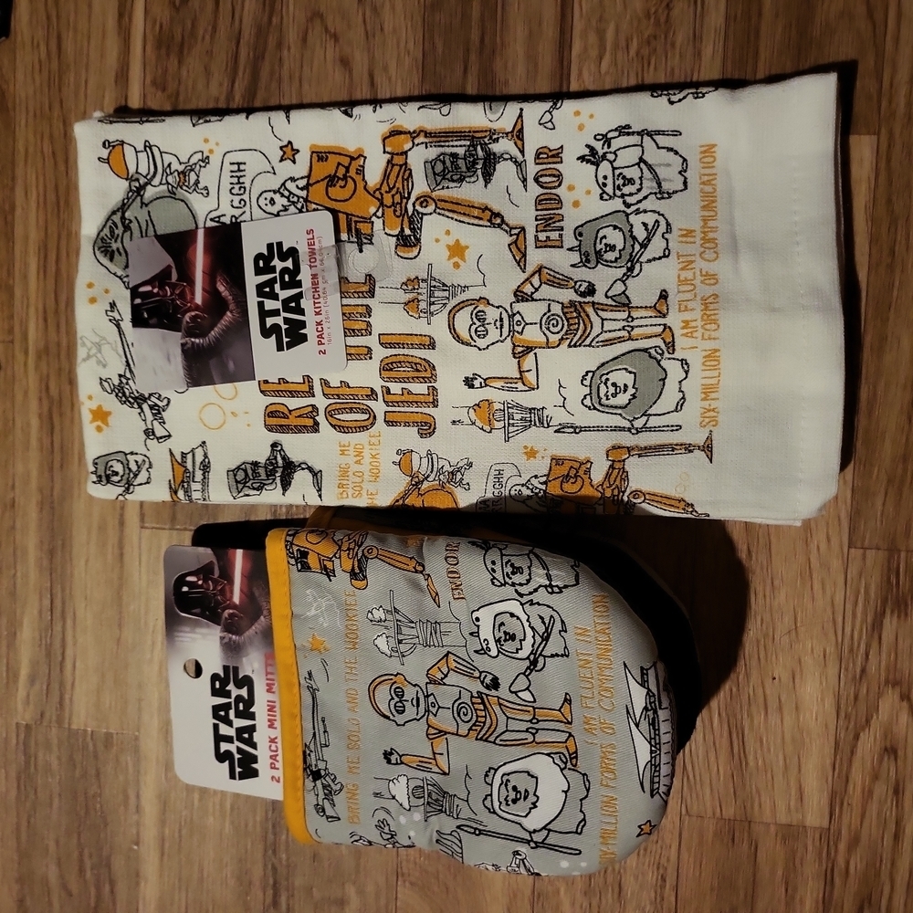 𝅺STAR Wars Mini Mitts Pair and 2 Kitchen Towel Set Yellow/White Disney